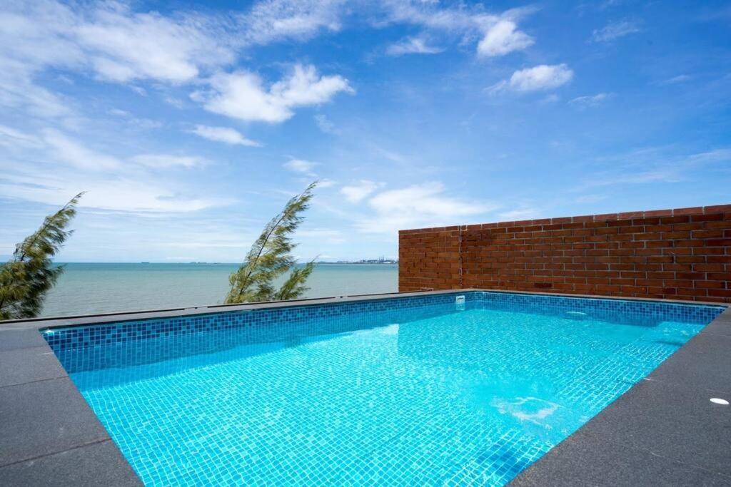 Marbella Beachfront Pattaya 3Br บางละมุง ภายนอก รูปภาพ