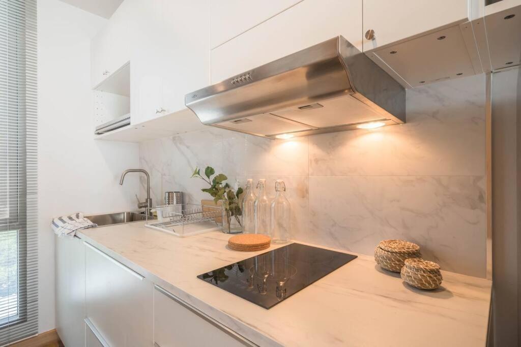 Marbella Beachfront Pattaya 3Br บางละมุง ภายนอก รูปภาพ